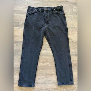 Wrangler women’s size 40 x 32 straight leg black wash denim jeans 13MWZWK